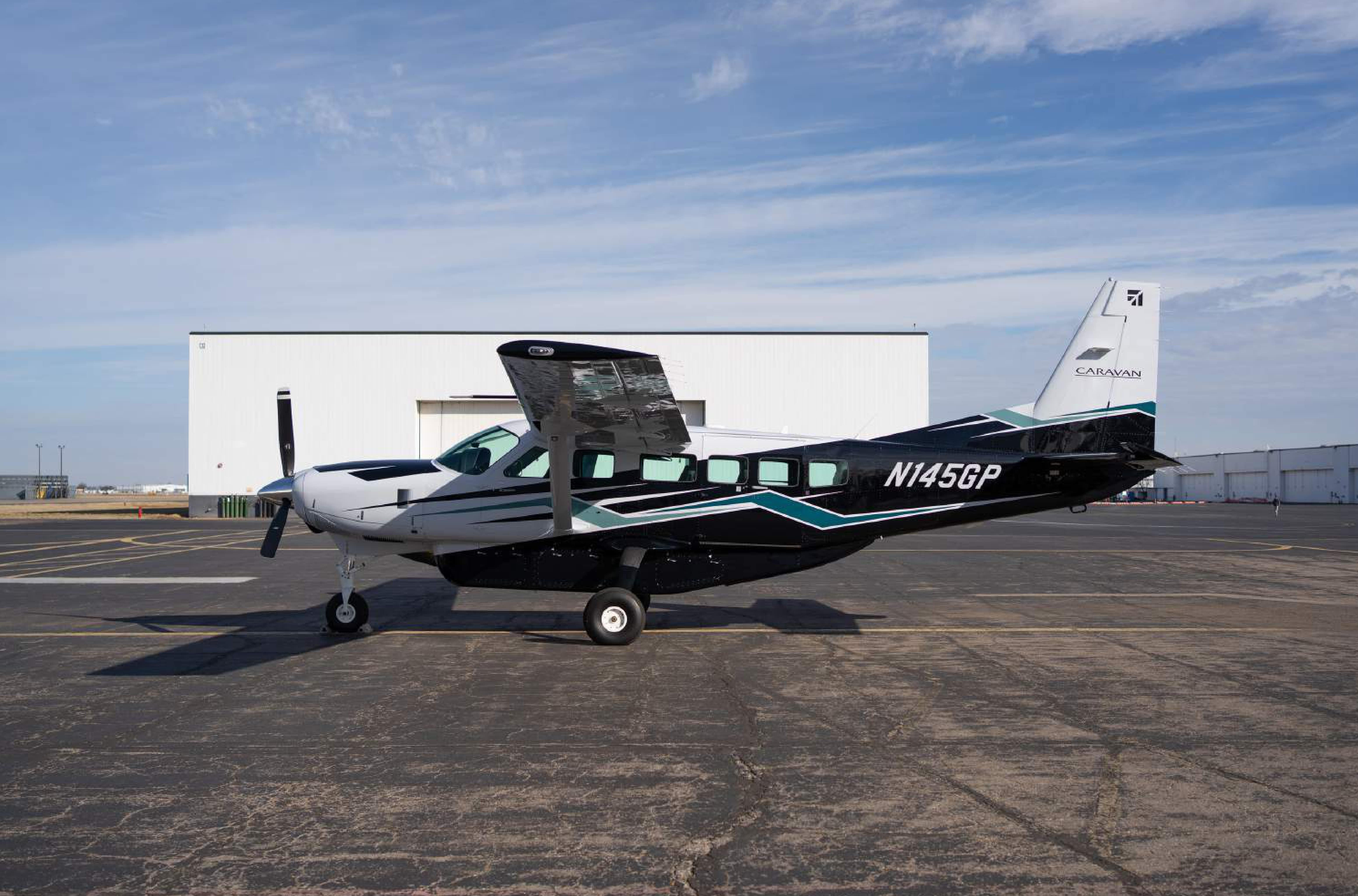 Caravan 208 — Exterior 9