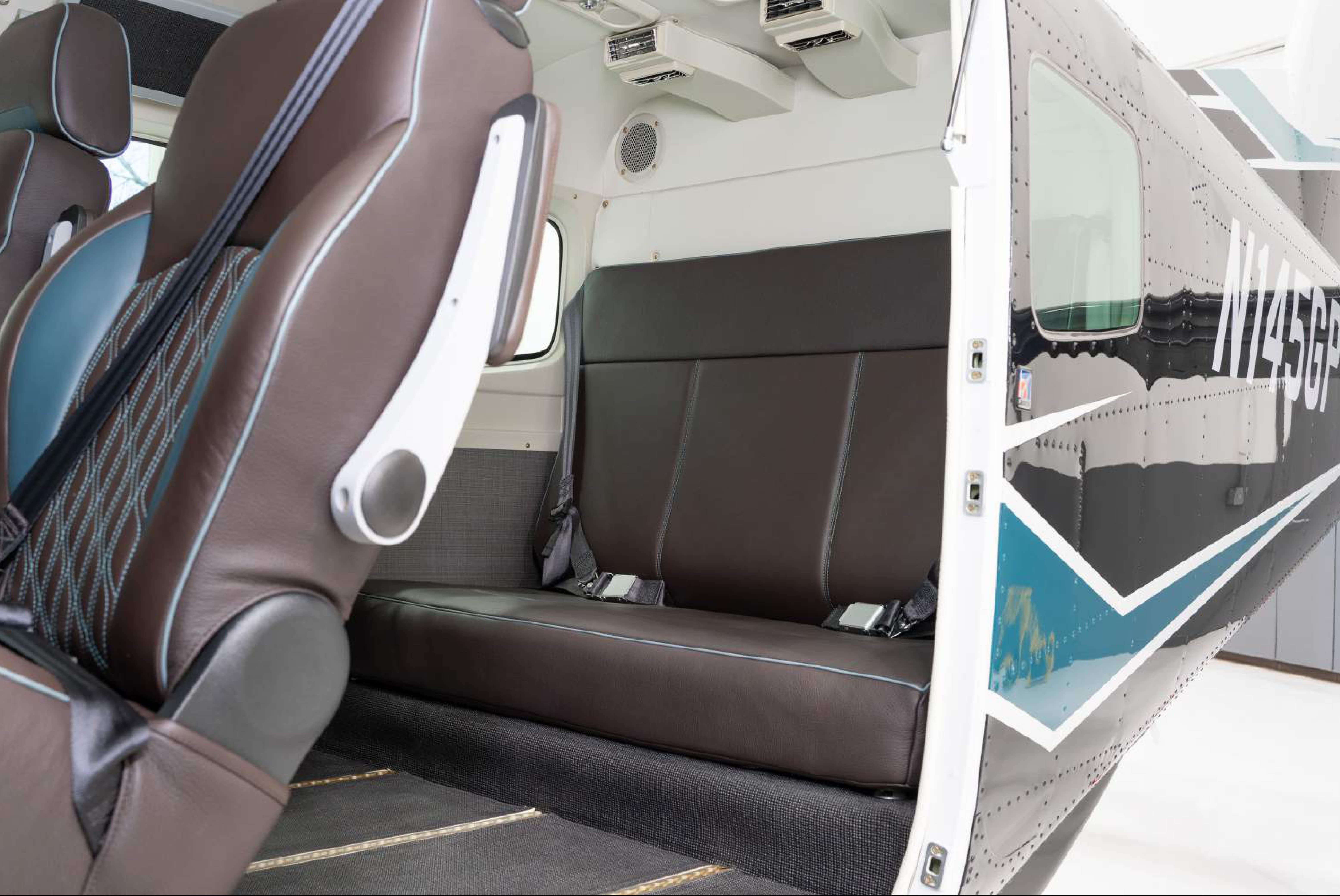 Caravan 208 — Exterior 5